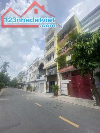 Nhà 1 trệt 3 lầu ST, đường Dương Quảng Hàm, P.5, GV. DT: 5m x 20m giá: 13,5ty TL