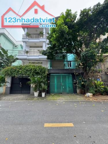 Nhà 1 trệt 3 lầu ST, đường Dương Quảng Hàm, P.5, GV. DT: 5m x 20m giá: 13,5ty TL - 2