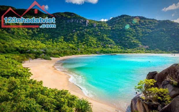 Cần bán gần 200m2 đất biệt thự nhà vườn giáp biển Lăng Cô - Huế