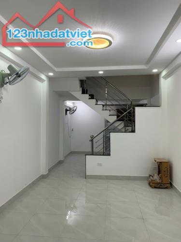 BÁN NHÀ - HẺM XE HƠI - Trương Công Định - TÂN BÌNH - 2 LẦU MỚI ĐẸP - 32M2 - 2.8Ty - 3