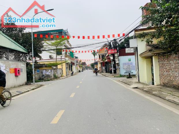 Bán  lô đất 100m mặt đường trục thôn Kiến Phong, Đồng Thái v giá chỉ 2,7x tỷ LH 0979087664