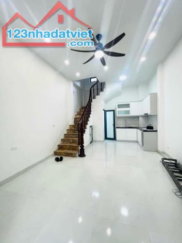 Hoàng Mai - nhà mới đẹp sổ đỏ vuông vắn , dt 30M * 4T giá 4.5 tỷ