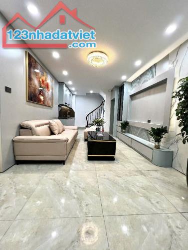 Bán nhà đẹp cầu giấy 50m2 nhỉnh 7tỷ rất gần nhiều trường học