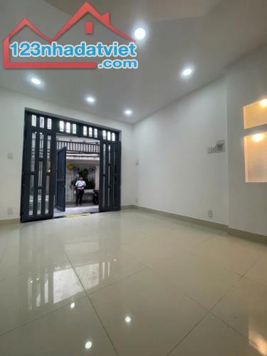 ĐƯỜNG D2 NỐI DÀI - HẺM Ô TÔ THÔNG - CÓ DÒNG TIỀN - 3PN - 44M2 - CHỈ 5.X TỶ - 3