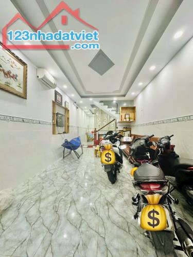 Bán nhà Phạm Văn Hai P3 Tân Bình 54m2, HXH, 4 tầng, giá chỉ 5,05 tỷ TL