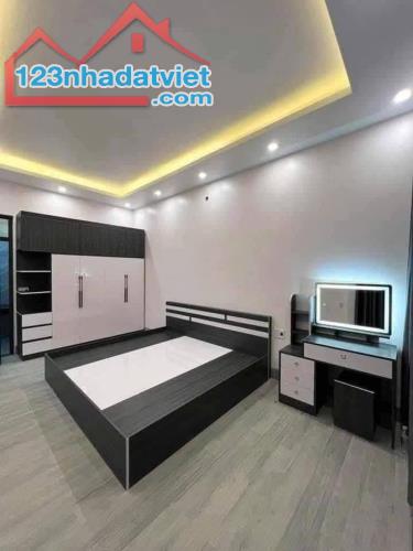 Chính chủ bán nhà Trung Hoà, ngõ nông, dân xây, ở ngay, 46m2, 9.x tỷ - 2