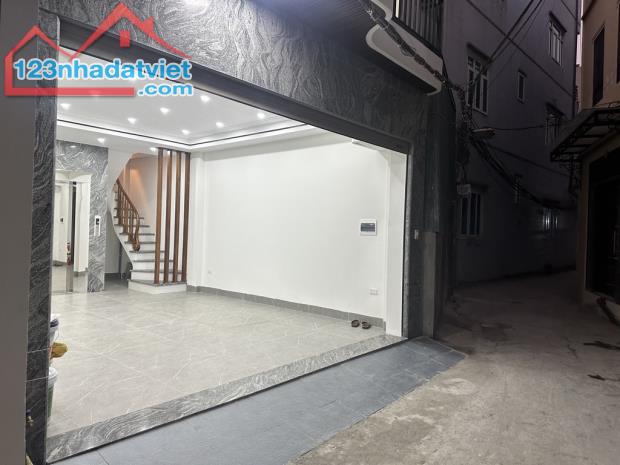 BÁN NHÀ PHỐ ĐÀM QUANG TRUNG_OTO NGỦ TRONG NHÀ_THANG MÁY: DT:45m².  6tầng.  Giá: nhỉnh 10tỷ - 1