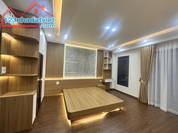 BÁN NHÀ PHỐ ĐÀM QUANG TRUNG_OTO NGỦ TRONG NHÀ_THANG MÁY: DT:45m².  6tầng.  Giá: nhỉnh 10tỷ - 5