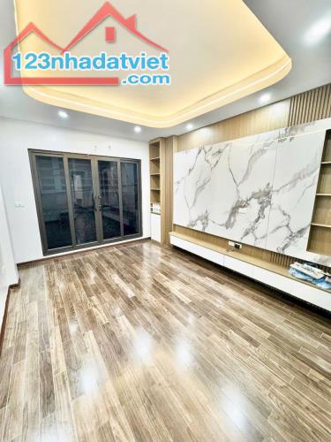 Nhà Trung Tâm Cầu Giấy 46m² - Giá Hợp Lý 15.8 Tỷ - Kinh Doanh Đỉnh