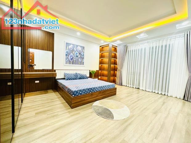 Siêu phẩm cung điện nguy nga - Phan Kế Bính - 40m² tầng 2 - 5 tầng - mặt tiền 4.9m - giá 8 - 5