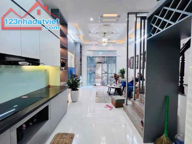 NHÀ ĐẸP LONG LANH - FULL NỘI THẤT - ĐIỀU HOÀ - TI VI - TỦ LẠNH - GIƯỜNG TỦ - KHÁCH CHỈ VIỆ