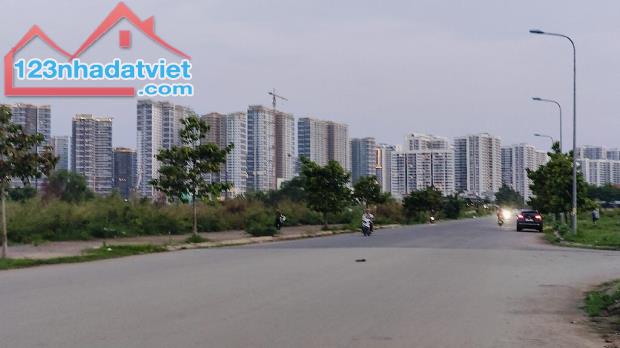 Bán Đất Mặt Tiền Góc Đẹp - View Vinhomes, Vành Đai 3, Quận 9. Giá Nhỉnh 7 Tỷ - 1