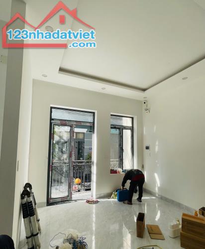 BÁN NHÀ 3 TẦNG 2 MẶT TIỀN KIỆT NGUYỄN CÔNG TRỨ - PHỐ TÂY HUẾ 70M2 - 4