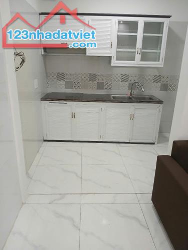 Bán nhà 2 tầng sạch đẹp về ở luôn ngõ 89 Cột Đèn - 2