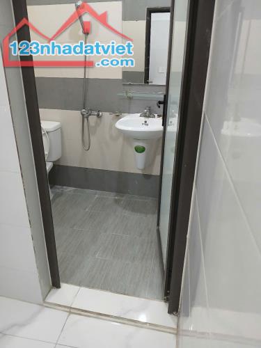 Bán nhà 2 tầng sạch đẹp về ở luôn ngõ 89 Cột Đèn - 3