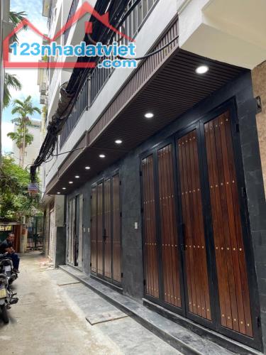 Chính chủ bán nhà 6 tầng thang máy tại Âu Cơ - Tây Hồ, diện tích 52m², gần mặt phố, giá 12