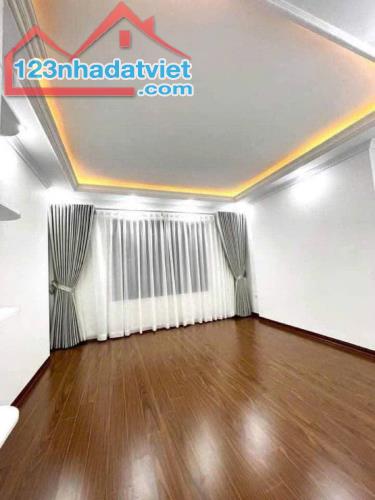 HÓT! HÍT _ CẦU GIẤY NHÀ 5 tầng dt: 40 m2, Mt 4,2 m, 8,9 tỷ_ Q, CẦU GIẤY. - 3