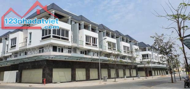 Bán nhà Thô ShopHouse Văn Hoa Villas, ngã 3 máy cưa, Coopmart, Biên Hòa, giá 9 tỷ 200.