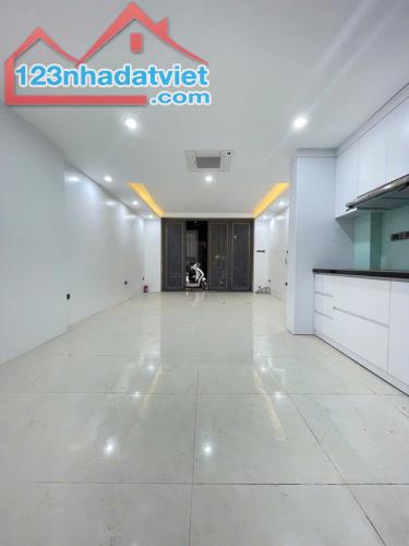 BÁN NHÀ CẦU GIẤY - D.TÍCH  48M2x7 TẦNG CÓ THANG MÁY - NHỈNH 10 TỶ - 3 BƯỚC RA NGÕ TO - 1