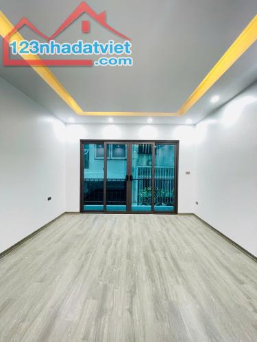 BÁN NHÀ CẦU GIẤY - D.TÍCH  48M2x7 TẦNG CÓ THANG MÁY - NHỈNH 10 TỶ - 3 BƯỚC RA NGÕ TO - 3