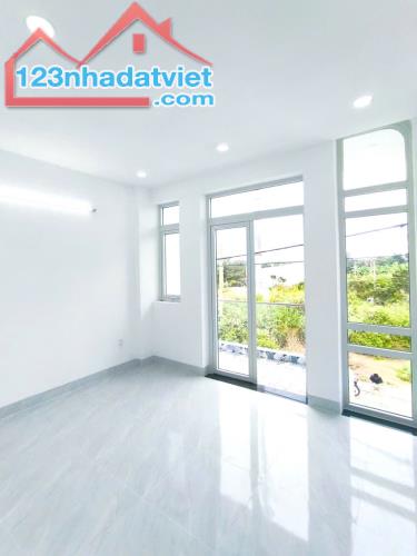 Nhà Xinh, Đón tết, Khu P lô, DTSD 102M2, Đường 10m, có vỉa hè, Long Bình, chỉ 3.2ty - 1