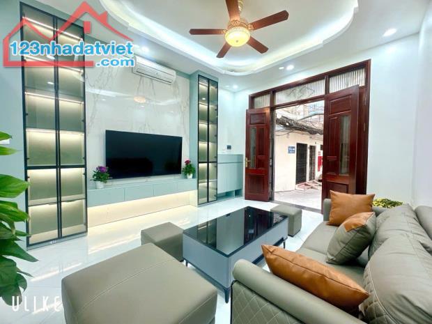 Trần Đại Nghĩa, Hoàng Mai, Nhà đẹp 36m2, 5 tầng, mt 4.1m, chào 10,8 tỷ có thương lượng