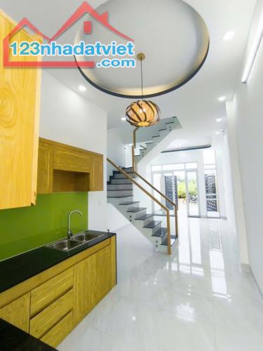 Nhà Xinh, Đón tết, Khu P lô, DTSD 102M2, Đường 10m, có vỉa hè, Long Bình, chỉ 3.2ty