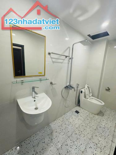 BÁN NHÀ KHÚC THỪA DỤ-CẦU GIẤY NGÕ NÔNG,Ô TÔ GẦN,NHÀ ĐẸP,GIÁ NHỈNH 8 TỶ - 5