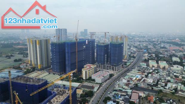 Bán Nhà Mặt Tiền  Đường Thống Nhất Dĩ An 5.58×22.5 Đối Diện Bcons city