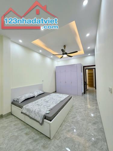 Nhà cực rộng Lệ Mật Việt Hưng 56m2 3 ngủ full nội thất, oto đỗ cửa, khu vực sầm uất. 7,5tỷ - 3