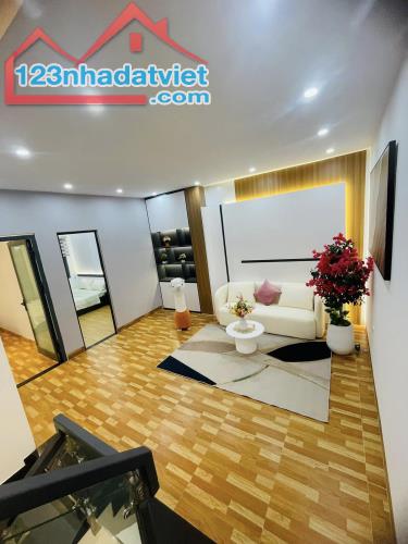 # Mặt Tiền Phố Chợ Hải Châu II, 55m2, ngang 5.8, 3 tầng đẹp Kinh Doanh, 6.45 tỷ - 1