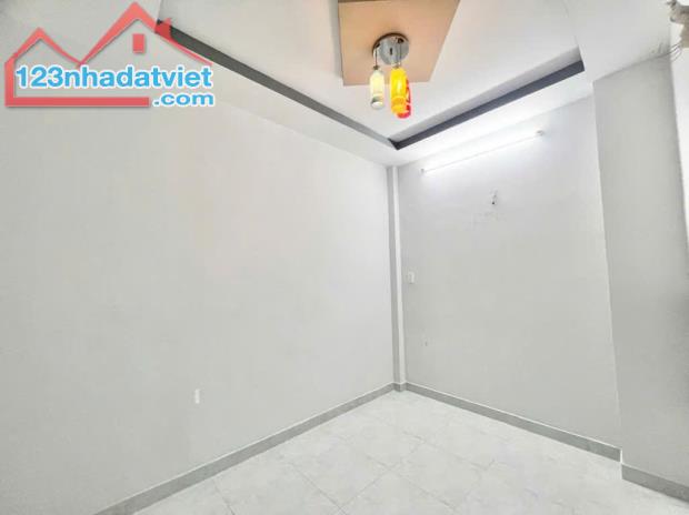 CẦN BÁN GẤP TRONG TUẦN: NHÀ LÊ ĐÌNH CẨN, 40M2, 3 TẦNG, CHỈ HƠN 3 ..T,Ỷ, HẺM XE HƠI, NGAY C - 2