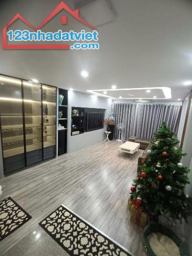 Bán nhà phố Hoàng Sâm - phân lô ô tô vào nhà - 61m chỉ 17 tỷ - 1