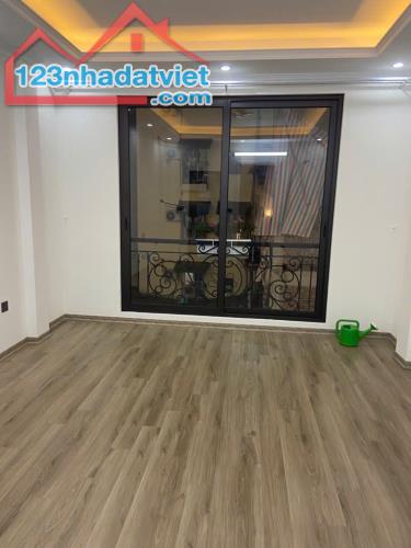 BÁN NHÀ ĐẸP CẦU GIẤY - D.TÍCH 30M2X5T - 7x TỶ - 1