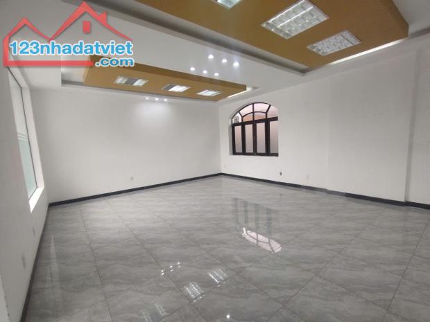 Cho thuê nhà 3 tầng DT 1000m2 mặt tiền 20m đường Cầu Diễn. Giá 120tr có TL, có VAT. - 3