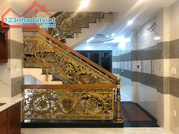 🇻🇳Nhà Vip Nhất Gò Vấp - Căn Góc Mặt Tiền Nguyễn Văn Công - 61,5m²( 4,1 x 15) - 5 tầng - - 2