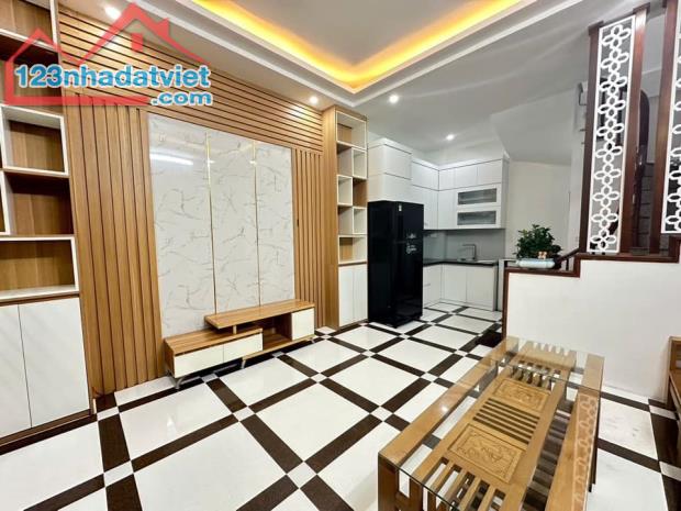 👨‍👩‍👧‍👦Nhà Nguyễn Khánh Toàn 30m2 - 5 Tầng - Siêu Hiếm - Phố Vip Tại Hà Nội - 2