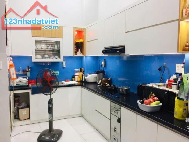 Quận 3 - Cách Mạng Tháng 8 - 32M - 3PN - Nhỉnh 5 Tỷ - 2