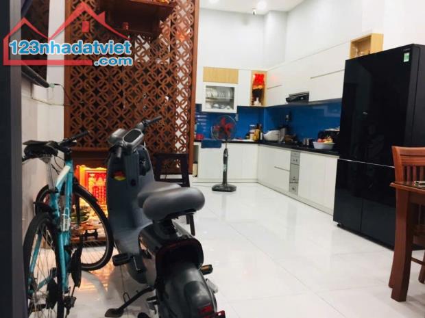 Quận 3 - Cách Mạng Tháng 8 - 32M - 3PN - Nhỉnh 5 Tỷ - 3