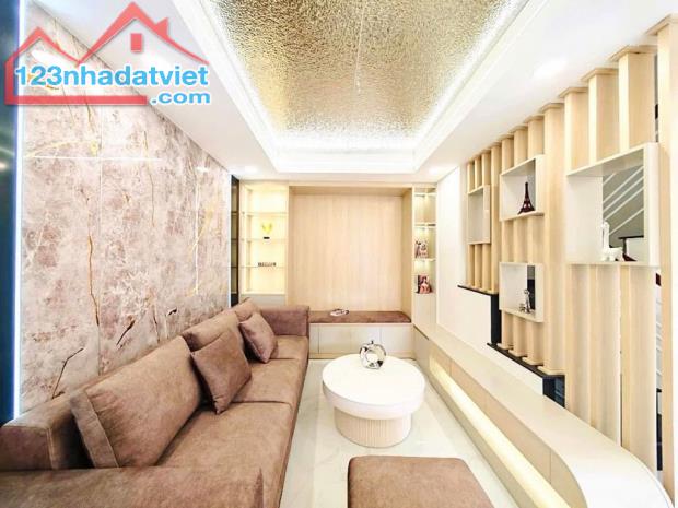 Trung tâm Q.3 - Nguyễn Đình Chiểu - 4 tầng đẹp lung linh - 45m2 - chỉ 8.xty - 2