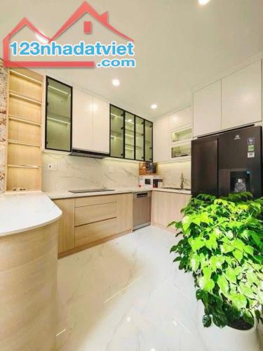 Trung tâm Q.3 - Nguyễn Đình Chiểu - 4 tầng đẹp lung linh - 45m2 - chỉ 8.xty - 3