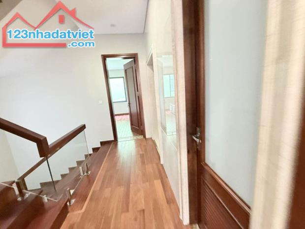 BÁN BIỆT THỰ VIP LÀNG QUỐC TẾ THĂNG LONG 202M2 - 4 TẦNG - 7.8M MẶT TIỀN - 120 TỶ - HIẾM - 2