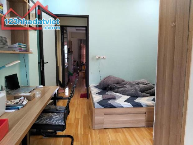 BÁN NHÀ PHỐ BÁT KHỐI - Ô TÔ ĐỖ CỬA - 47M2 GIÁ HƠN 6 TỶ - 2