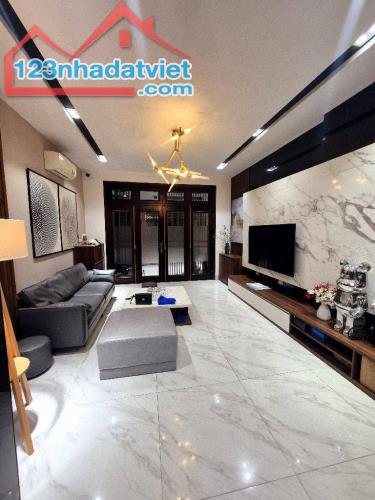 VỊ TRÍ ĐẸP NHẤT HÀ ĐÔNG - NHÀ 5T VĂN QUÁN TIỆN ÍCH NGẬP TRÀN, 70M 18 TỶ 8