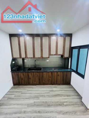 Bán gấp nhà phố Vũ Xuân Thiều , Long Biên . DT 32 m2, rao 5,2 tỉ - 1