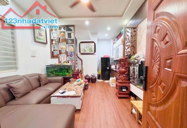7x tỷ có nhà đẹp #TháiThịnh #TâySơn #ThịnhQuang Đống Đa x 35m x 5 tầng x mt 4m x 3PN khép - 1