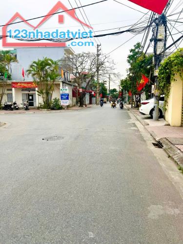 Bán nhà 2,5 tầng mặt đường Lũng Đông, Hải An, HẢi Phòng. 93m2- 5,5 tỷ