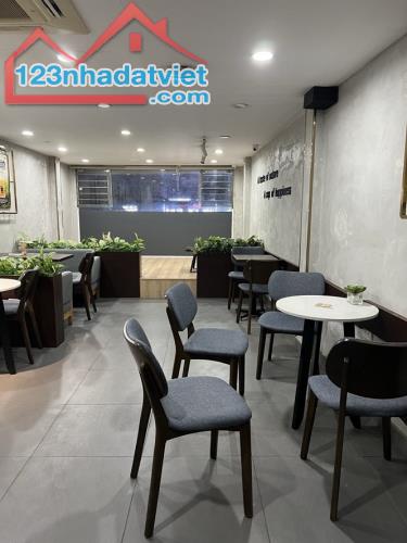 Bán nhà mặt phố Lạc Long Quân, Tây Hồ, 52m², 7 tầng, 27.2 tỷ, sổ đỏ
 hoặc
Nhà mặt phố Tây - 1