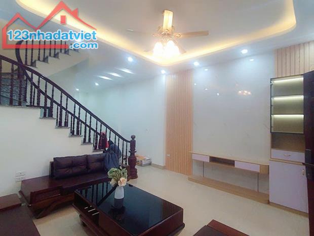 Nhà Việt Hưng tự xây chắc cốp - 56m - 4 ngủ - Ô tô đỗ vô tư - Chỉ 7 tỷ nhỏ - 2