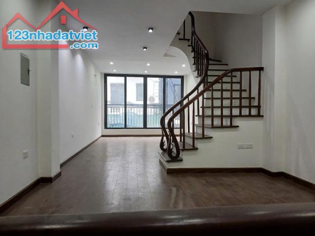 Nhà đẹp 4 tầng ô tô phố An Dương Vương, Tây Hồ 45m2 giá 8.6 tỷ